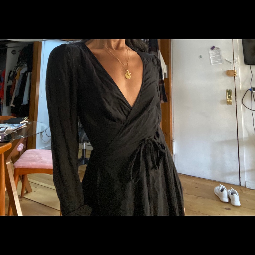 URBAN OUTFITTERS WRAP DRESS